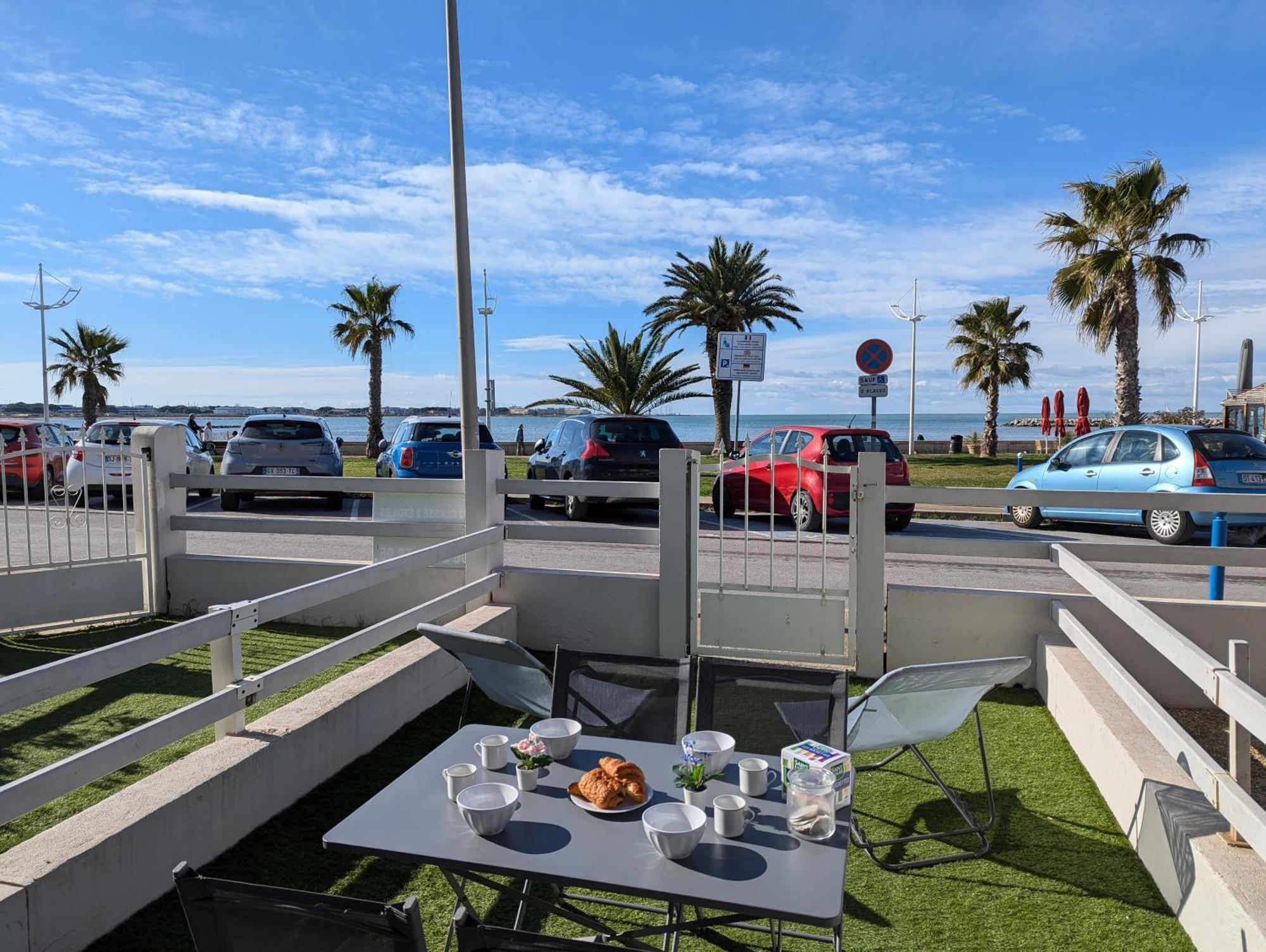 Sol-Y-Days Goeland, Appartement Avec Terrasse Front De Mer Et Place De Parking En Centre-Ville Le Grau-du-Roi Esterno foto