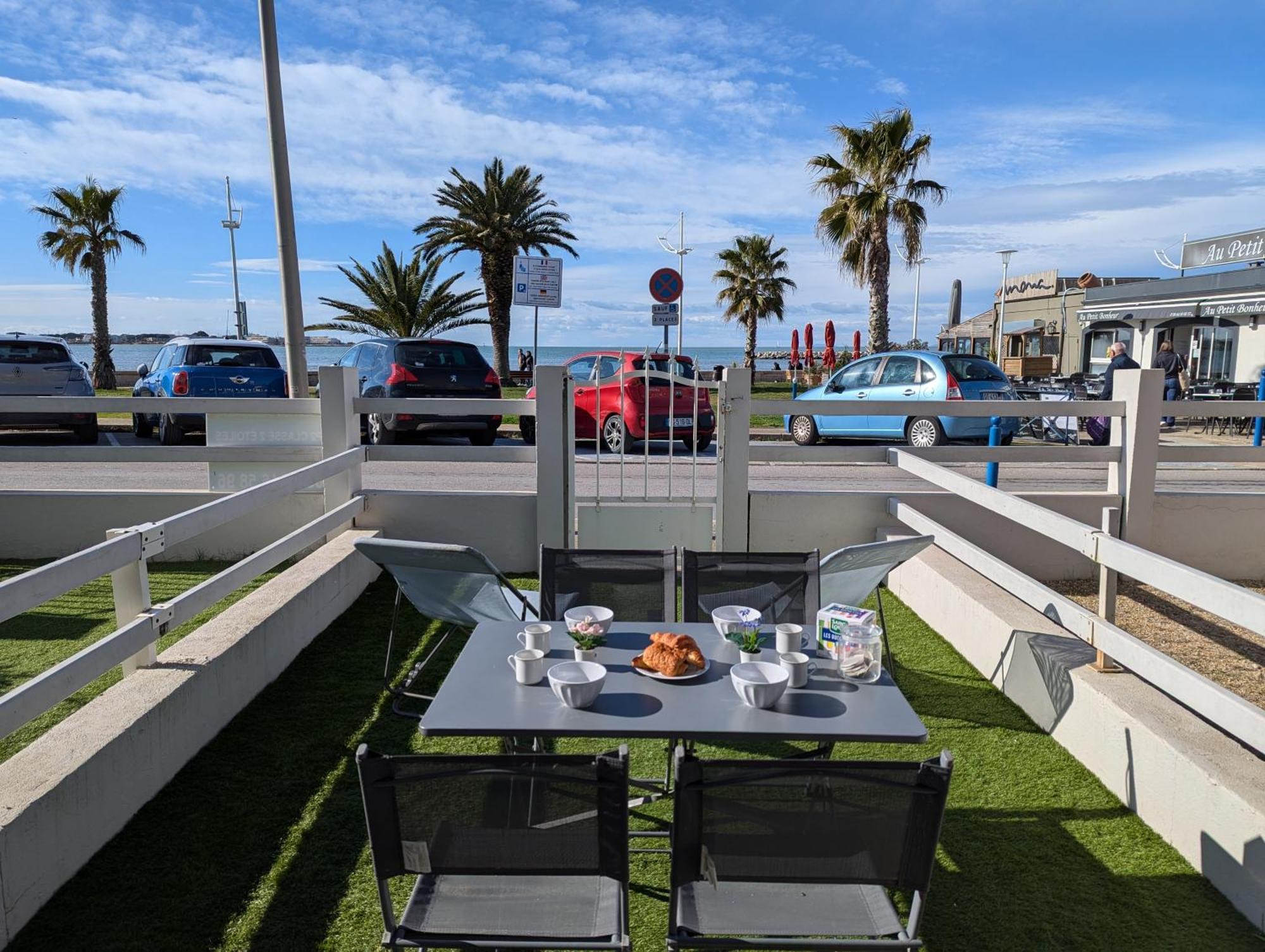 Sol-Y-Days Goeland, Appartement Avec Terrasse Front De Mer Et Place De Parking En Centre-Ville Le Grau-du-Roi Esterno foto